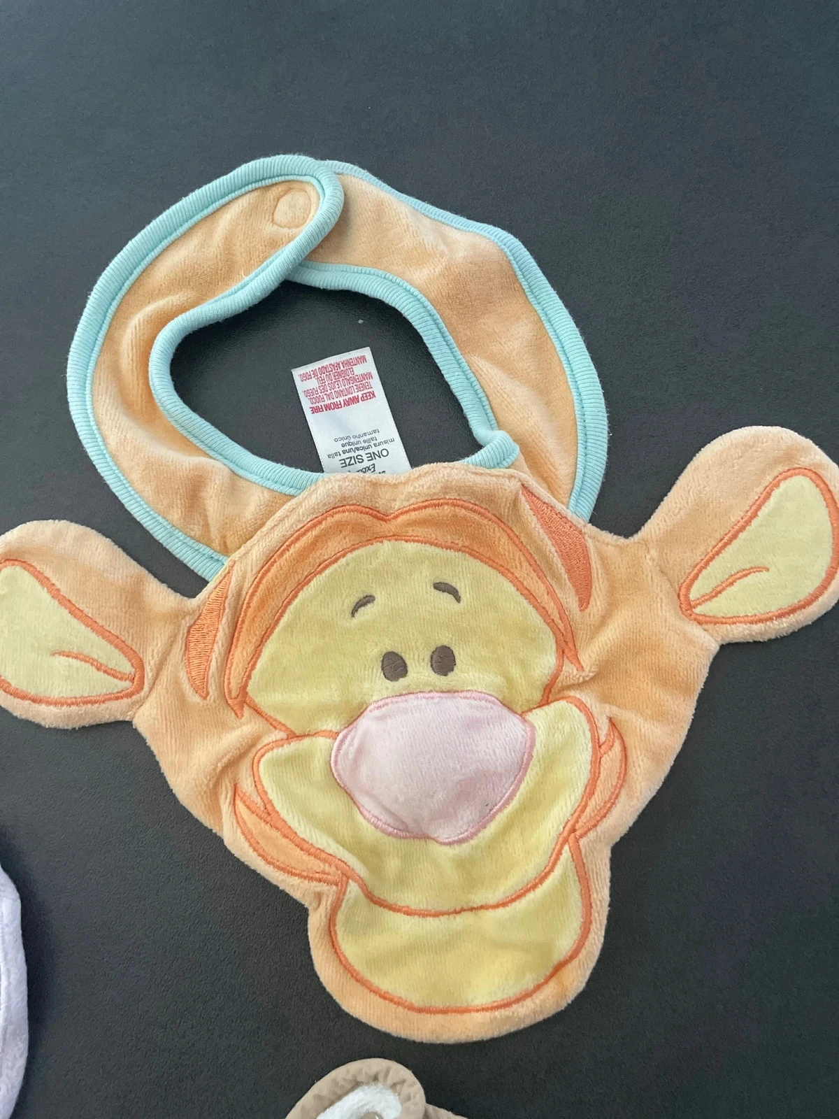 Conjunto de loja Disney Winnie Tigrão com babete – photo 4
